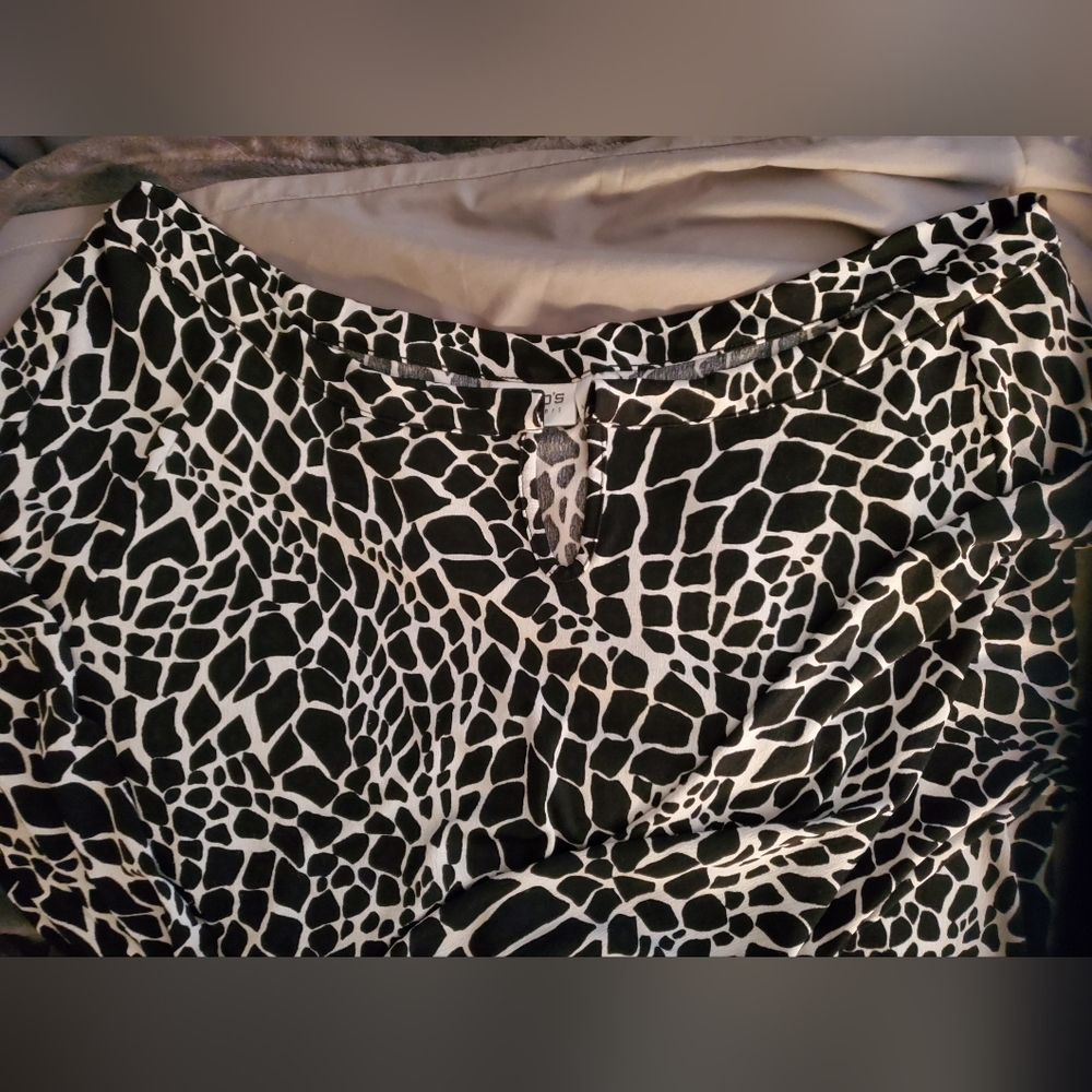 Chico's Travelers Black and White Women's Top Size 3=XL(16) w/ Belt